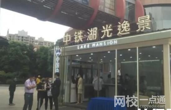 实探上海楼市:看房客多到站不下 具体是什么情况?