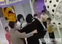 孩子起摩擦 男子掌掴别家小孩妈妈 网友们议论纷纷