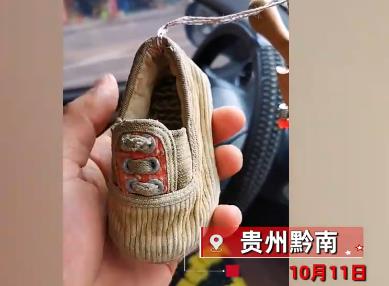 男子将妈妈38年前做的布鞋当挂件 而妈妈也离世9年了