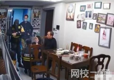 老人遭鲁某推倒后多次冲向厨房 期间爷爷一直痛苦呻吟