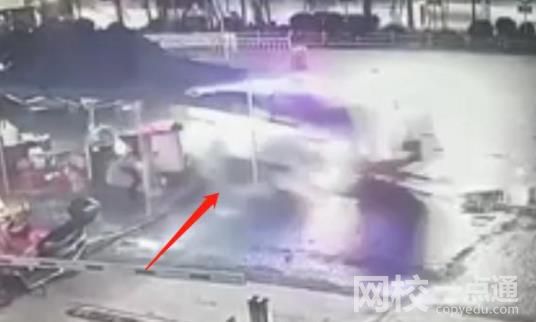广西一醉酒男子盗警车后撞三轮车 具体是什么情况?