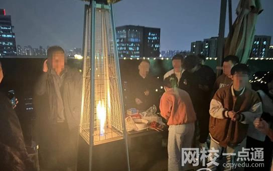 楼顶看世界杯 取暖炉引发火警乌龙 路过市民看见火光就报警了