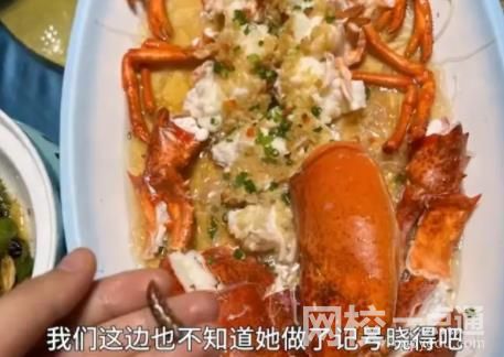 食客点龙虾做记号上菜后发现被换 商家称上错菜坚决不承认调换龙虾