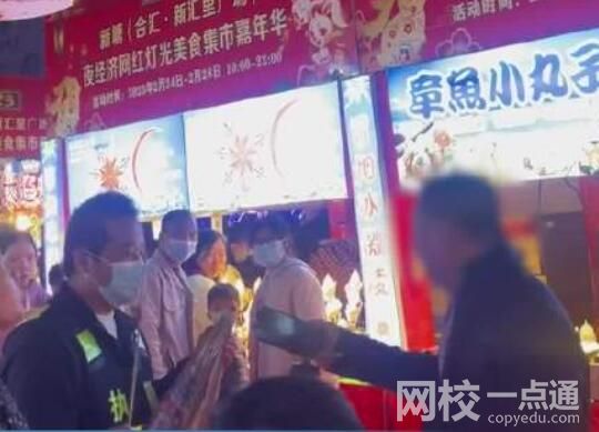 大爷怒斥夜市挂日本元素油纸伞 究竟是怎么回事？