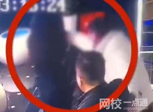 女子KTV遭陌生男子袭胸 警方回应 究竟是怎么回事？
