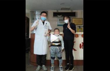 4岁娃17楼坠落140天后重新行走 究竟是怎么回事？