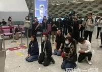 旅客跪求起飞 此前有航班空姐被骂哭 始料未及真相简直太意外了