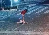 男童躺马路中间被轿车碾压 警方回应 实在太吓人了