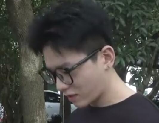 小伙称做修复手术后睁着眼睛睡觉 这也太无奈了