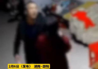 丈夫当着两个孩子面家暴妻子 画面曝光简直太恐怖了