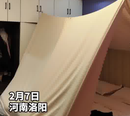 女子住酒店用一根绳子一块布防偷拍 这也太实用了吧