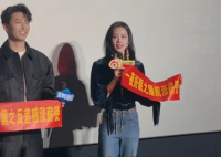 刘诗诗追剧团现场“哄睡”观众 这也太暖心了吧