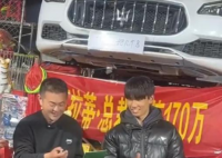 男子花2千元套中玛莎拉蒂1年使用权 这运气也太好了