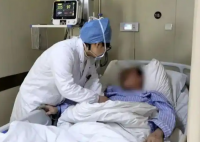 男子饭后肚子剧痛抽出牛奶血 这也太恐怖了