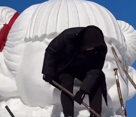 雕出黑悟空雪雕师又雕了6米高哪吒 这也太火爆了