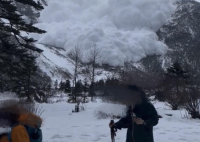 雪崩亲历者称4公里距离30秒就到眼前 这也太吓人了吧