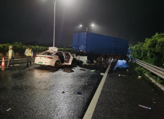 顺风车追尾货车致3死 细节披露 为什么追尾什么情况？