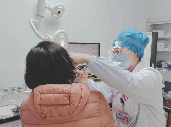 女子爱掏耳朵 耳洞长1.5厘米“瘤” 究竟是什么东西？