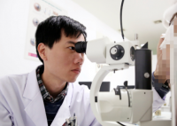 男子呕吐不止一查竟是青光眼 这也太意外了