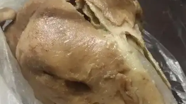 小伙吃羊头发现有蛆获赔1000元 实在太恶心了
