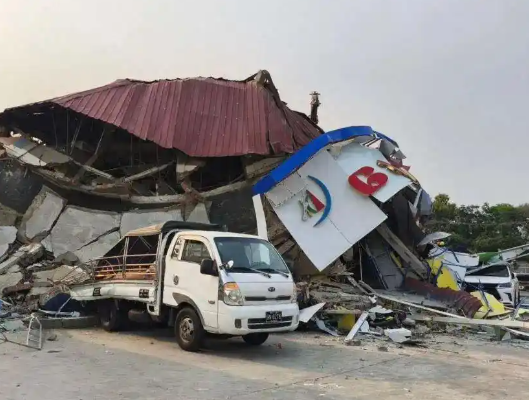 震中附近华人:酒店倒了几十栋 简直太吓人了