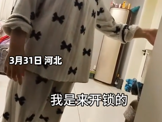女子叫开锁师傅 来了个10岁小孩 这手艺杠杠的