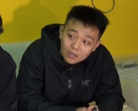 姜甲儒哥哥称看人贩眼神想到余华英 实在太可恶了