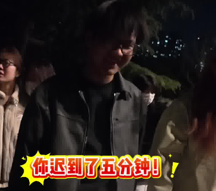 老板出摊晚到5分钟被顾客“批评” 为什么引热议？