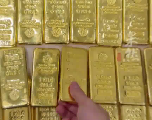 男子月薪3000元借贷60万炒金 事件始末2025最新消息