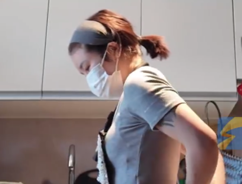 女子上门做饭每天6单月薪近2万 为什么这么火爆？