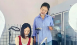 90后女生直播拔鸡屁股毛万人观看 为什么这么火？