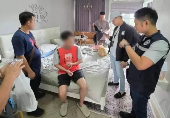 28岁中国网红在泰国被持刀抢劫 实在太恐怖了