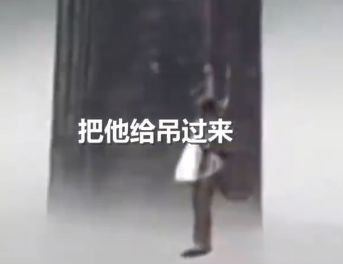 钓鱼佬被困河中 男子用无人机吊上岸 这也太厉害了
