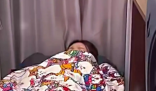 女生在公司午休一觉睡到五点半 这也太能睡了