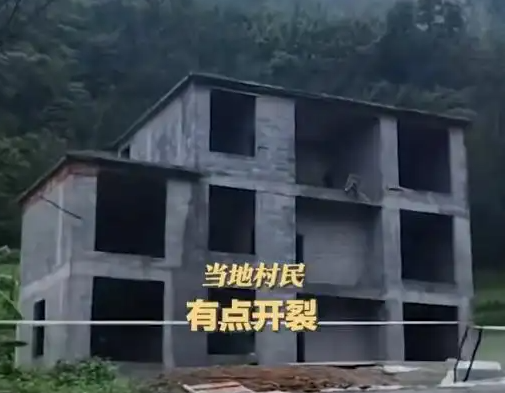 5层楼因暴雨垮塌 房主在外挣装修钱 原因竟是这样太无奈了