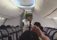 航班即将关闭舱门发现2人上错飞机 为什么上错什么情况？