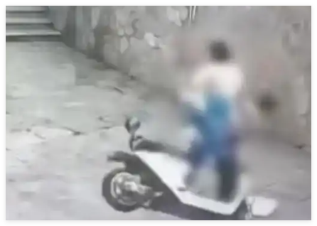 两高中生骑电动车撞墙身亡 家属发声 为什么去世怎么死的？