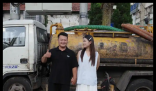 95后掏粪工:上班清粪车下班奔驰 这差别也太大了