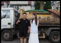95后掏粪工:上班清粪车下班奔驰 这差别也太大了