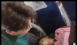 医学生飞机上救人 被质疑有无资质 为什么引争议？