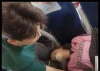 医学生飞机上救人 被质疑有无资质 为什么引争议？