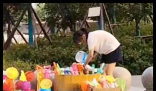 14岁女孩摆摊卖玩具25天赚2000元 这也太厉害了