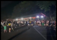 贵州一漂流景区大量游客滞留至半夜 画面曝光简直太崩溃了
