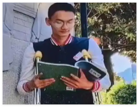 录取书送达时“拄拐少年”已离世 实在太让人痛心