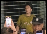歌迷狂追“谢霆锋”拍照 安保:假的! 内幕实在让人惊个呆