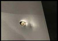 中国商人巴西遭抢劫 电脑挡下一枪 简直太恐怖了