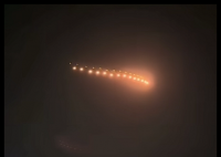 山东河北现串珠型不明发光飞行物 到底是什么东西?