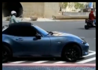 台湾一男子开敞篷跑车抢劫14万金链 内幕曝光简直太意外了