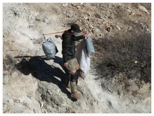 男子10年进山371次捡了2万多斤垃圾 事件始末2025最新消息