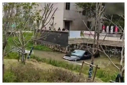 醉驾男子车内酣睡 醒来发现在河中 内幕曝光简直太意外了